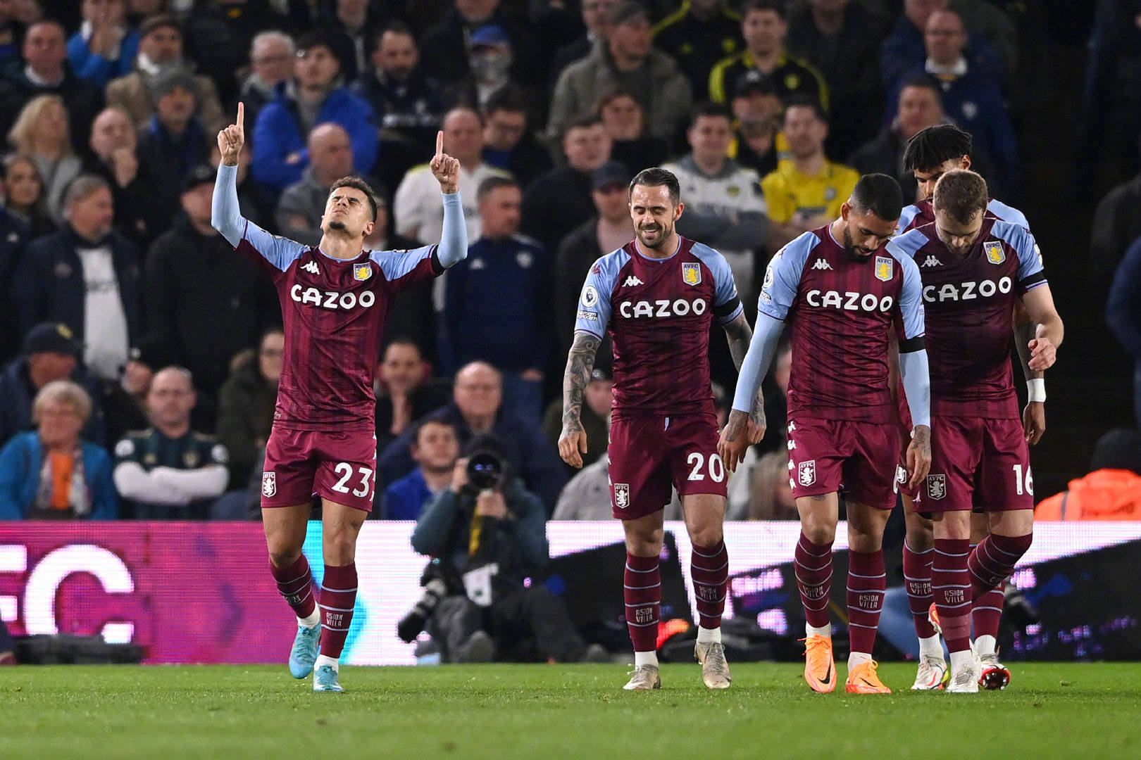 他的缺席并 他的缺席并